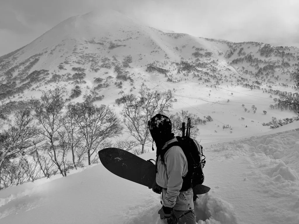 Jones Storm Chaser 147 Snowboard puder swallowtail