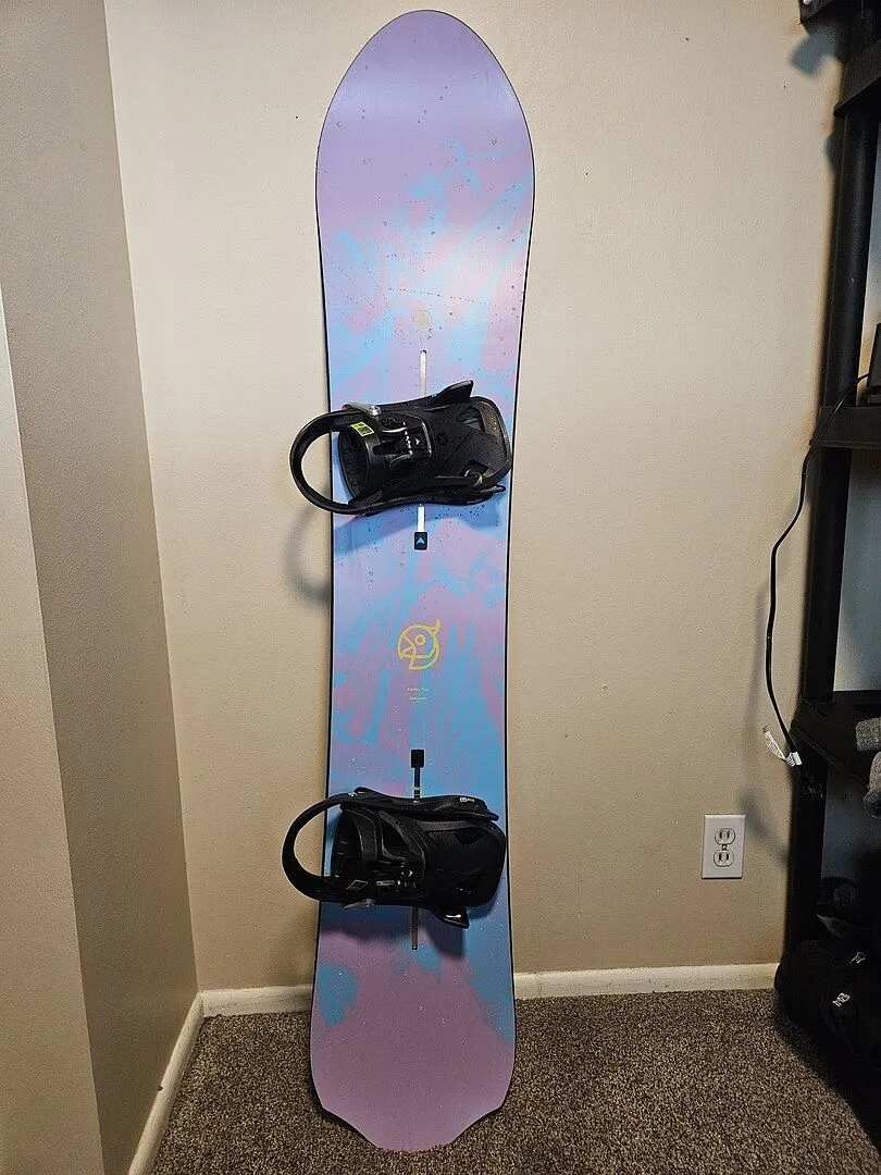 Burton Family Tree Alekesam Camber snowboard Graphic 156 directional