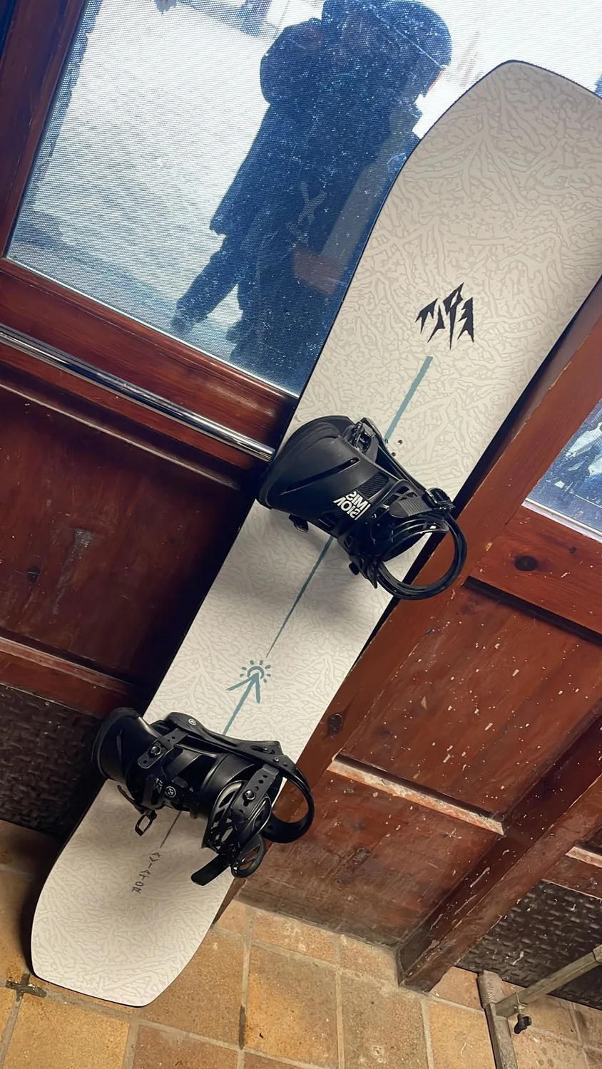 Jones Aviator 2.0 snowboard full camber