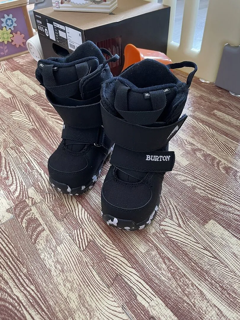 Burton Mini Grom snowboardboots barn Black mjuk flex