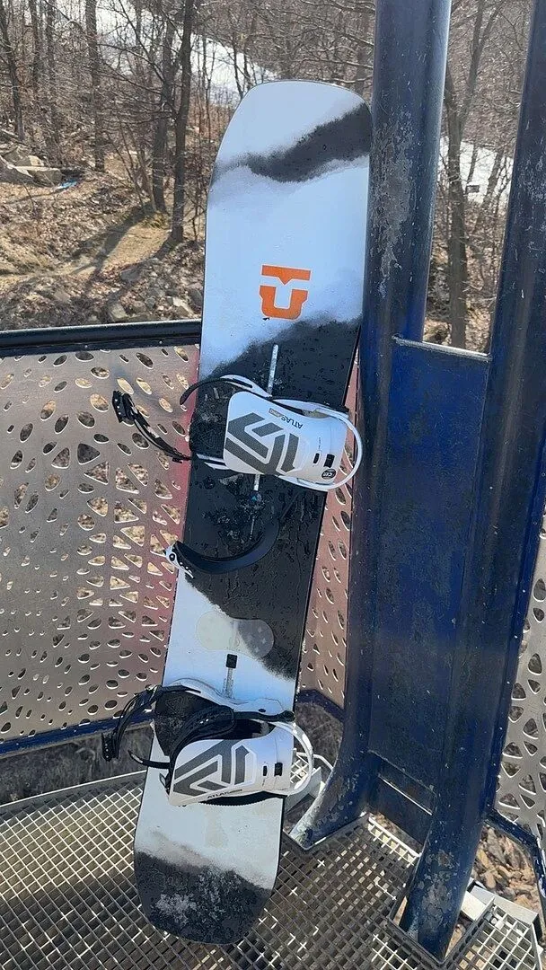 Burton Family Tree Hometown Hero snowboard Earth camber 156