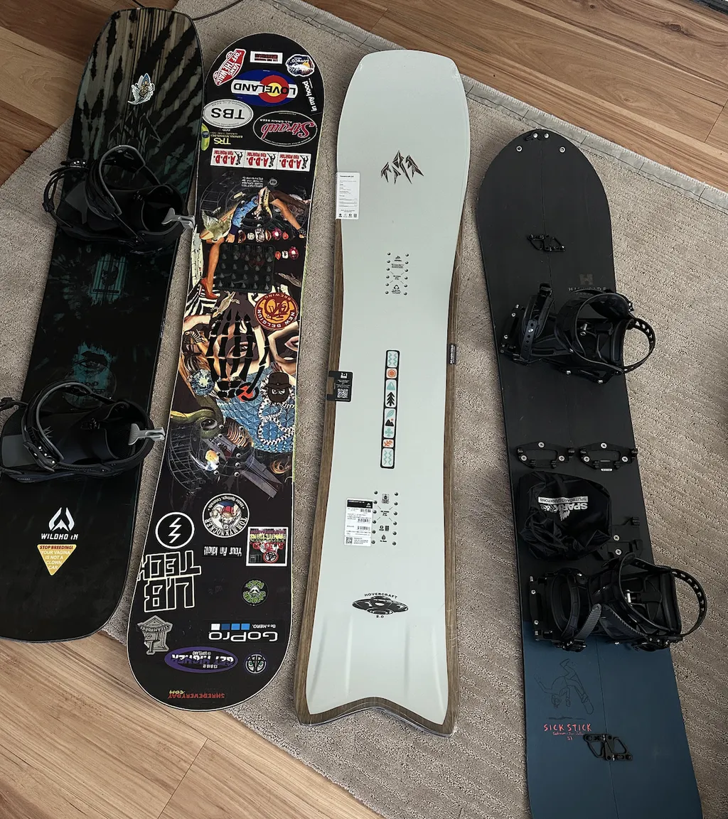 Jones Hovercraft 2.0 snowboard puder volymshiftad