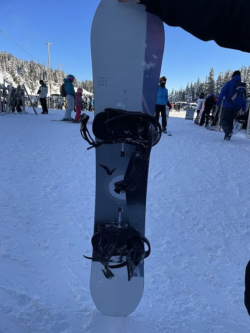Burton Yeasayer Flying V snowboard dam 148 Graphic