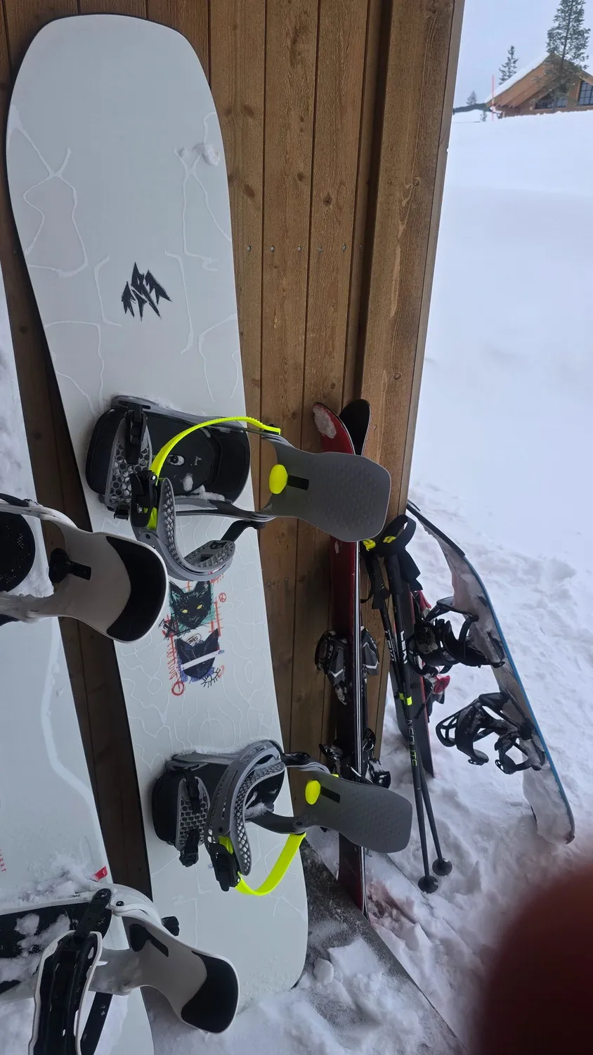Jones Rally Cat Snowboard herr mellow camber lekfull