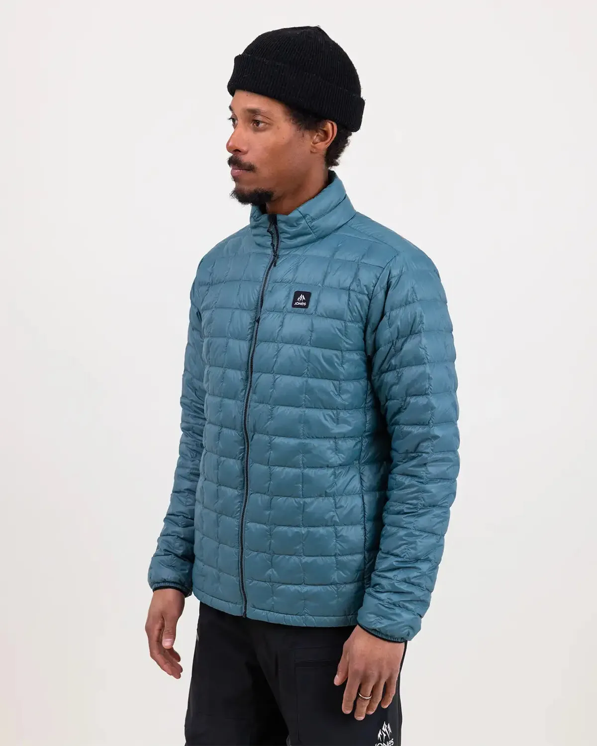 Jones Ultra Re-Up dunjacka svart återvunnen 750-fill