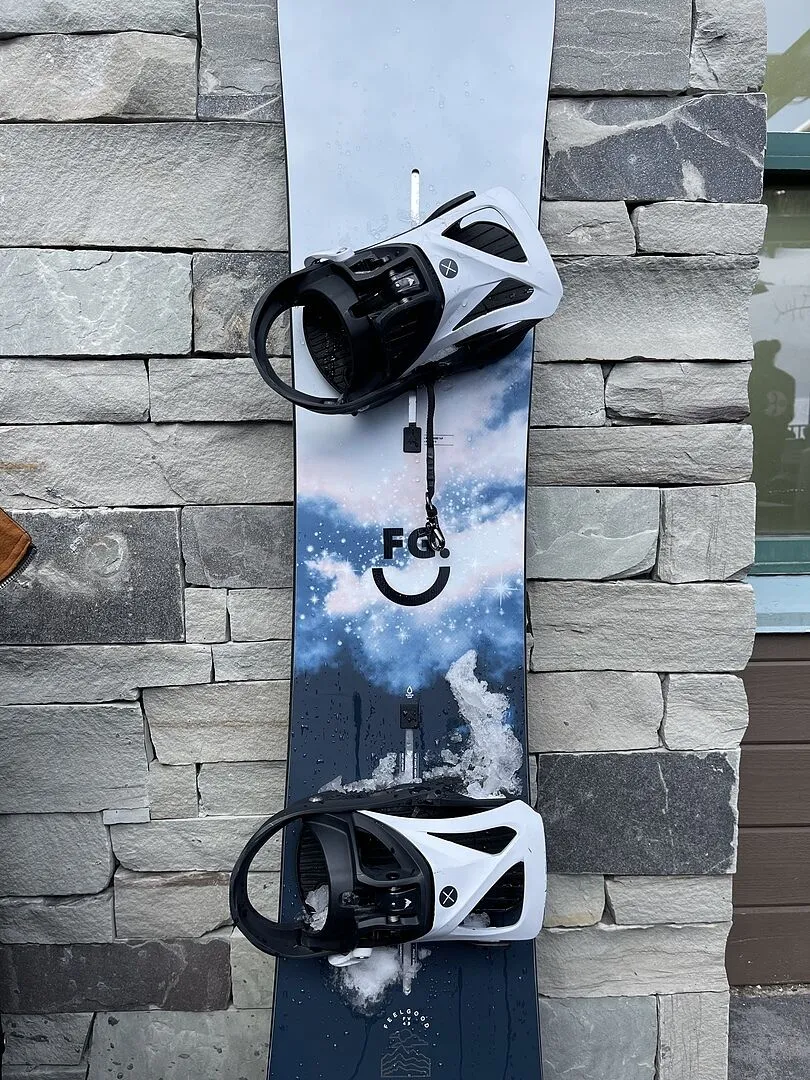 Burton Feelgood Flying V snowboard dam vit 149