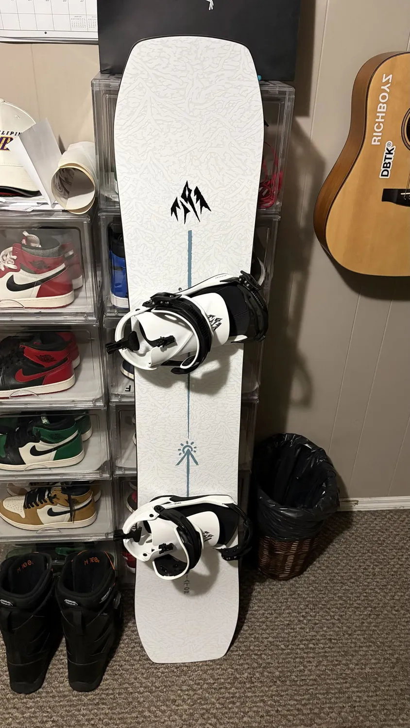 Jones Aviator 2.0 snowboard full camber