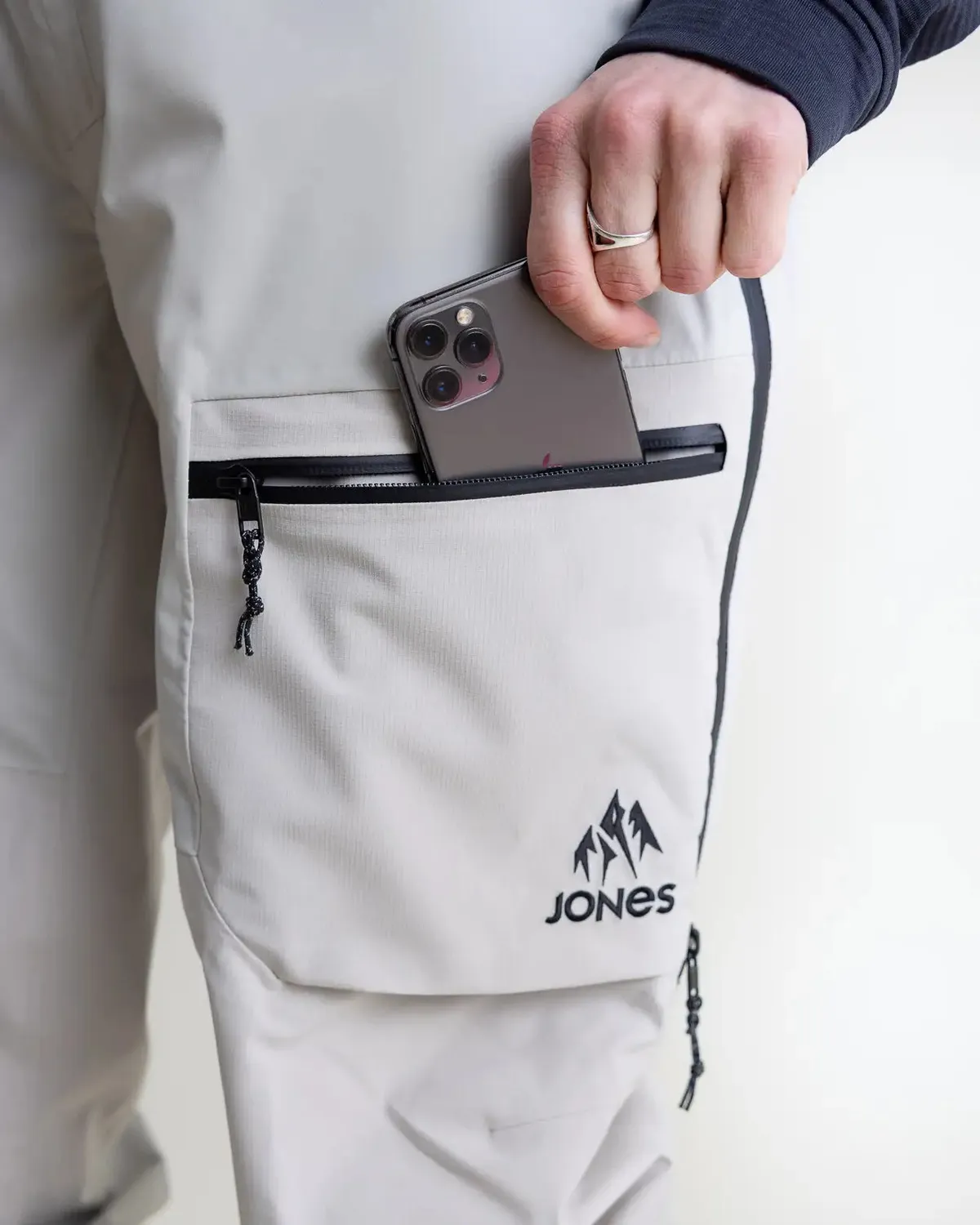 Jones MTN Surf Recycled skidbyxor dam Smoke Gray
