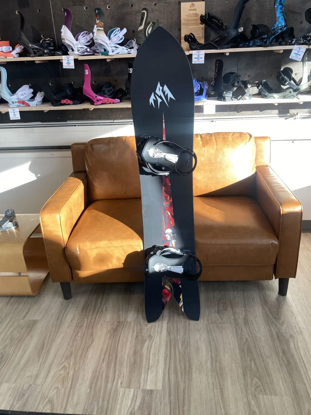 Jones Storm Chaser 147 Snowboard puder swallowtail