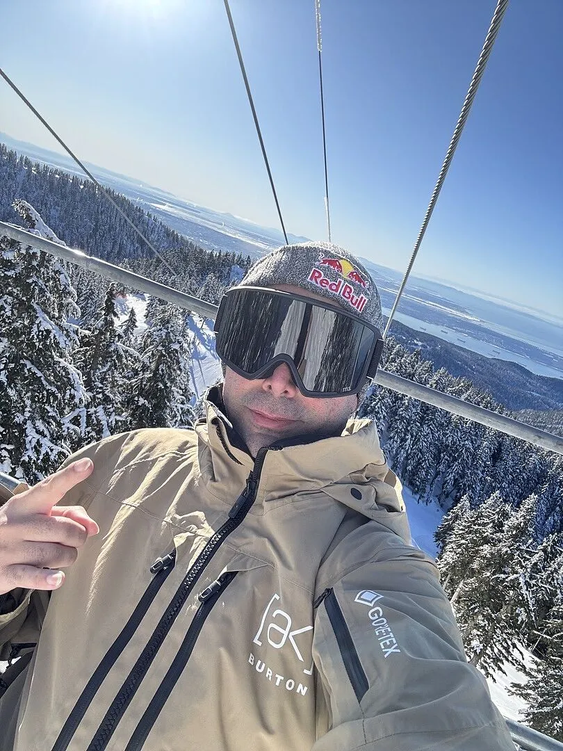 Burton [ak] Swash jacka GORE-TEX True Black isolerad