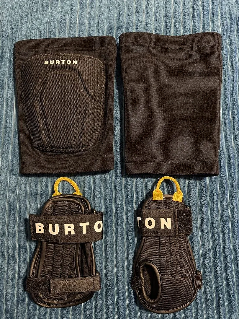 Burton Basic knäskydd True Black vadderad