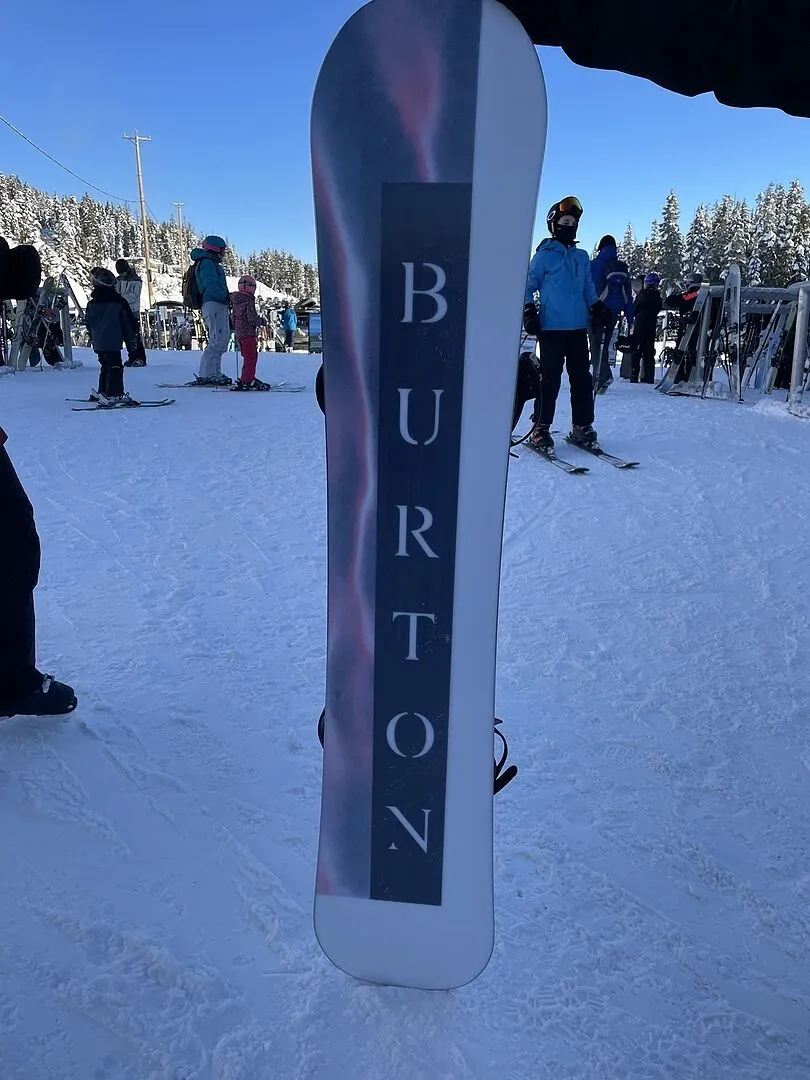 Burton Yeasayer Flying V snowboard dam 148 Graphic