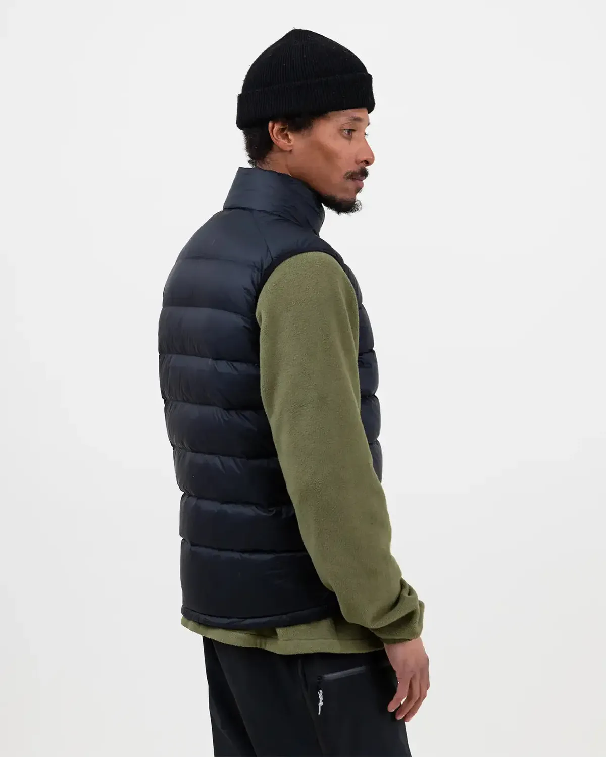 Jones Re-Up Recycled dunväst Stealth Black 750-fill