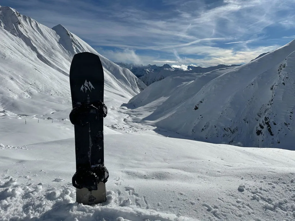 Jones Flagship PRO snowboard herr styv freeride