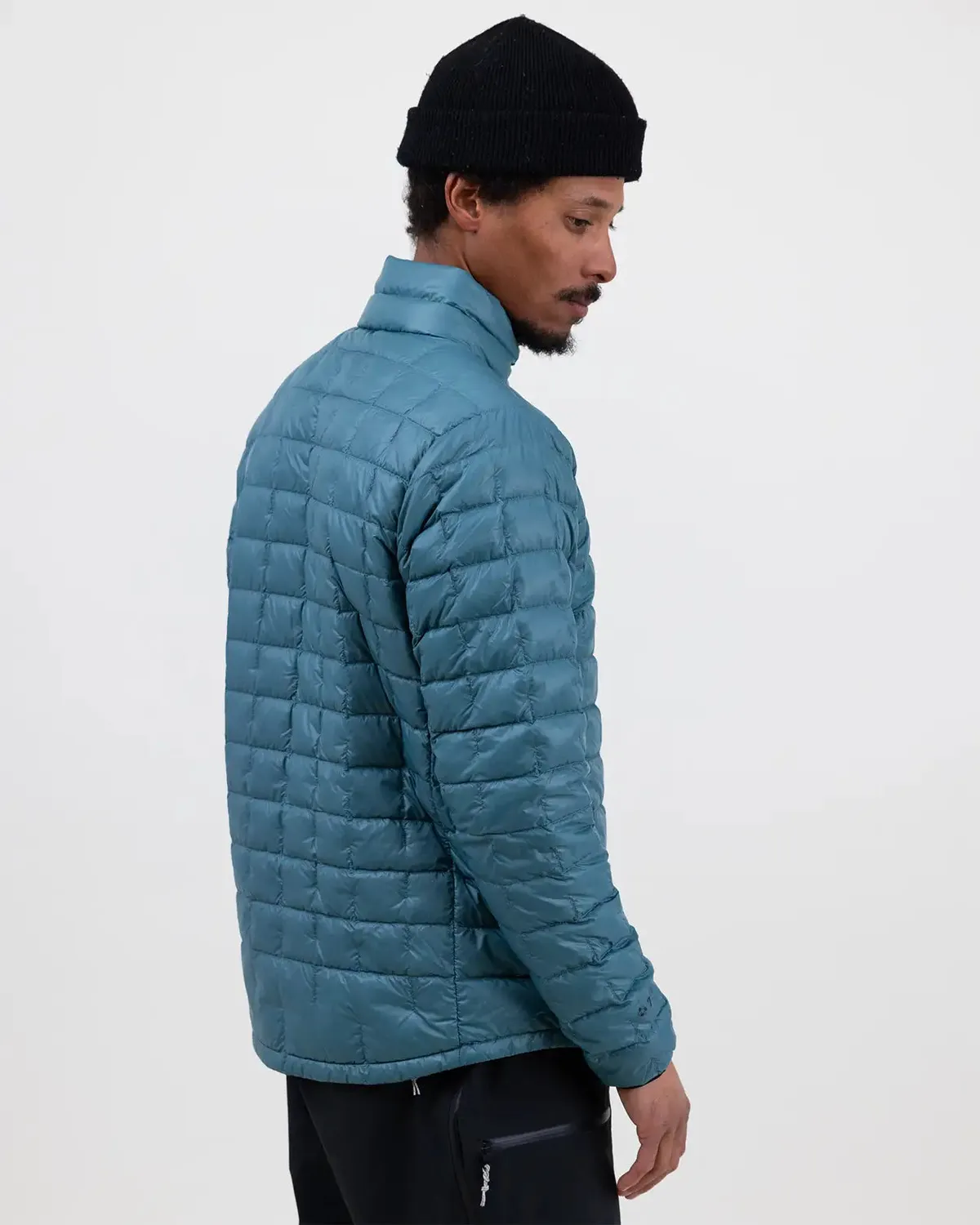 Jones Ultra Re-Up dunjacka svart återvunnen 750-fill