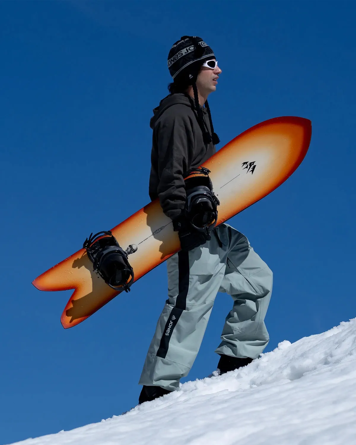 Jones Storm Chaser 147 Snowboard puder swallowtail