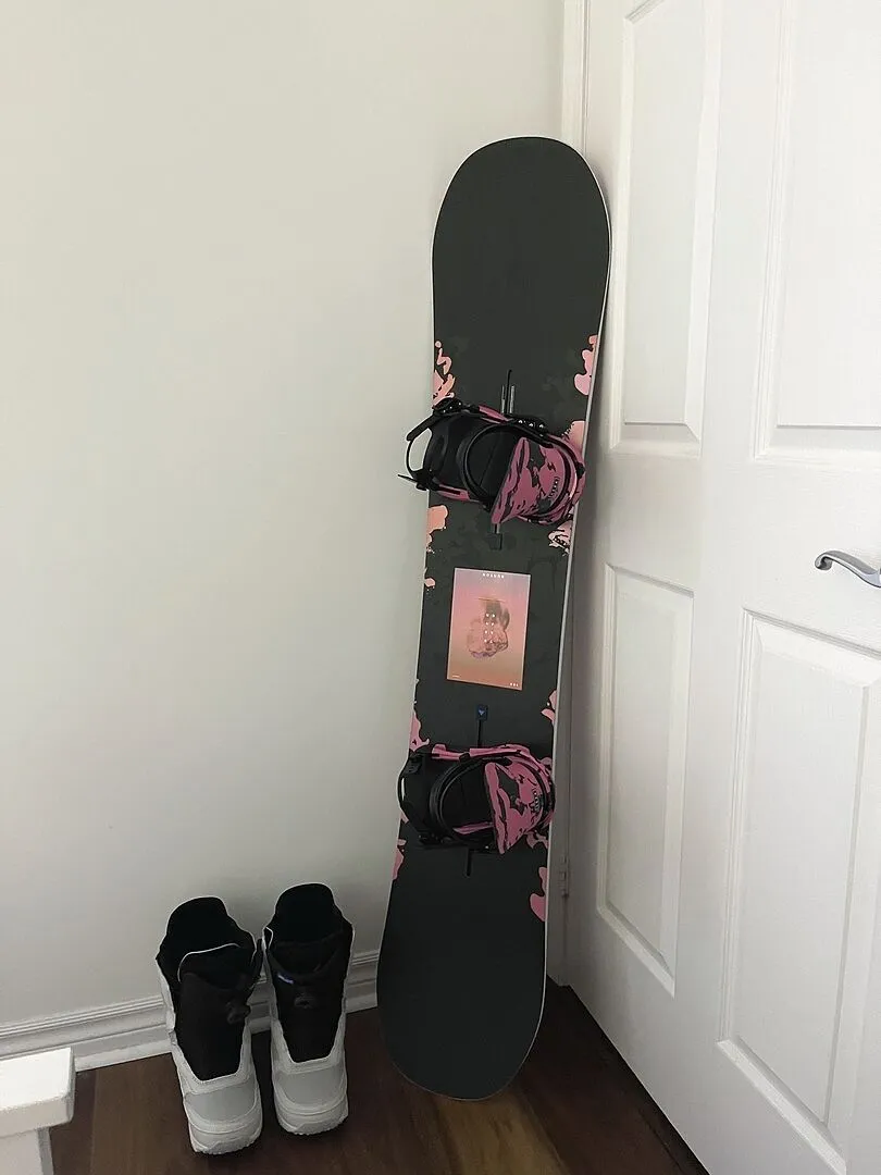 Burton Yeasayer snowboard dam Flora 140 mjuk twin