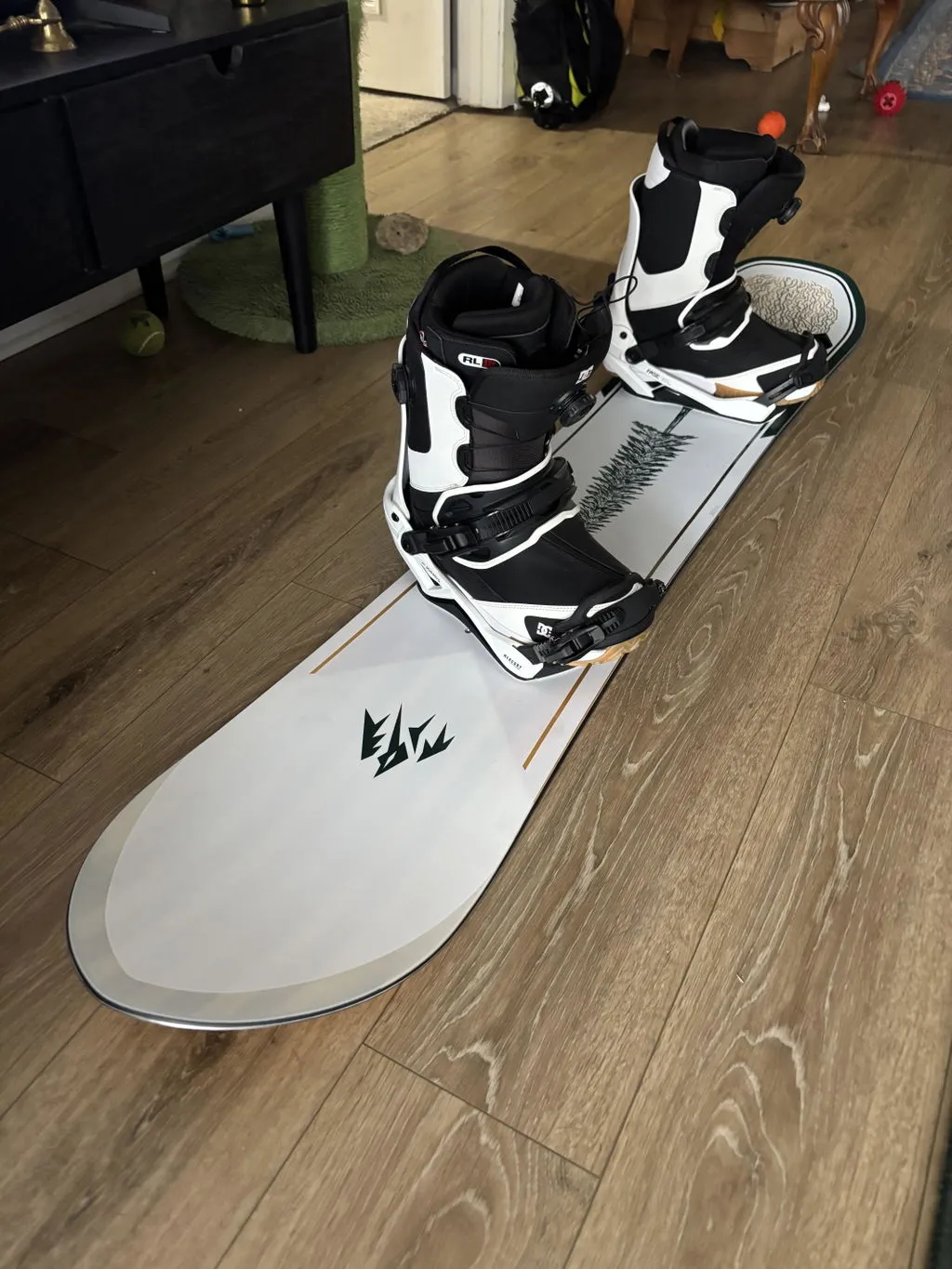 Jones Frontier 2.0 snowboard 156 all mountain directional