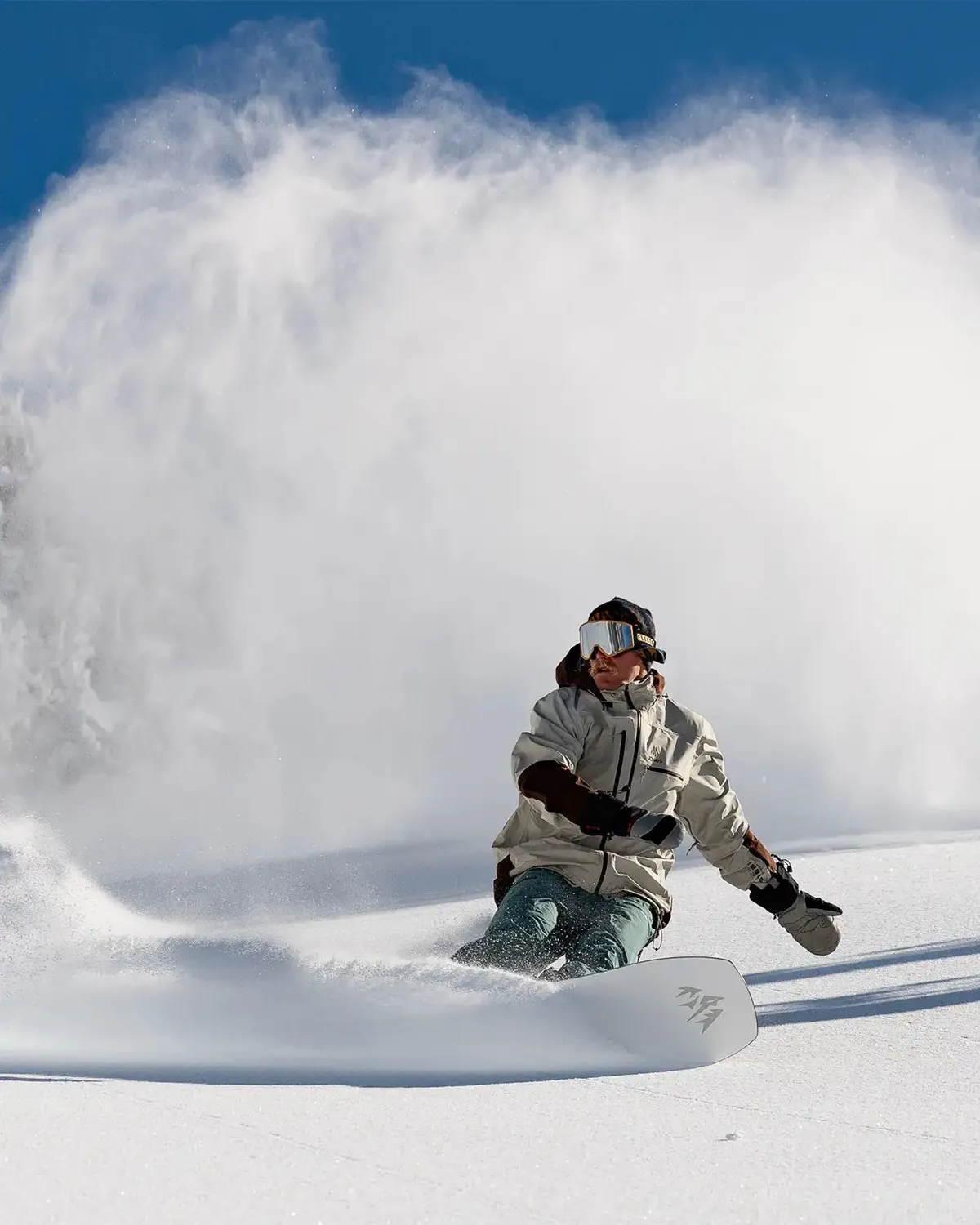 Jones Hovercraft 2.0 snowboard puder volymshiftad