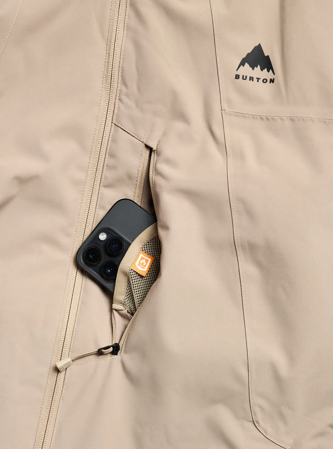 Burton Reserve 2L snowboardjacka True Black isolerad